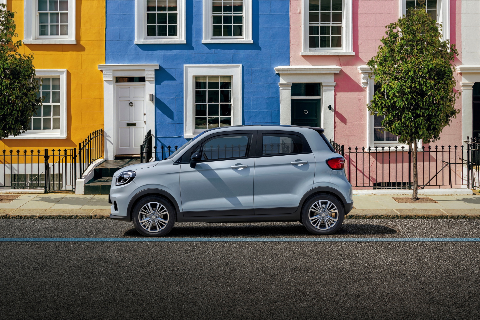 El Leapmotor T03 destaca por su diseño moderno y compacto, ideal para la ciudad.