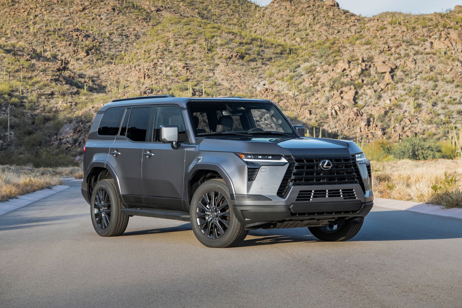Lexus GX 2025, un SUV robusto y elegante, ideal para aventuras todoterreno.