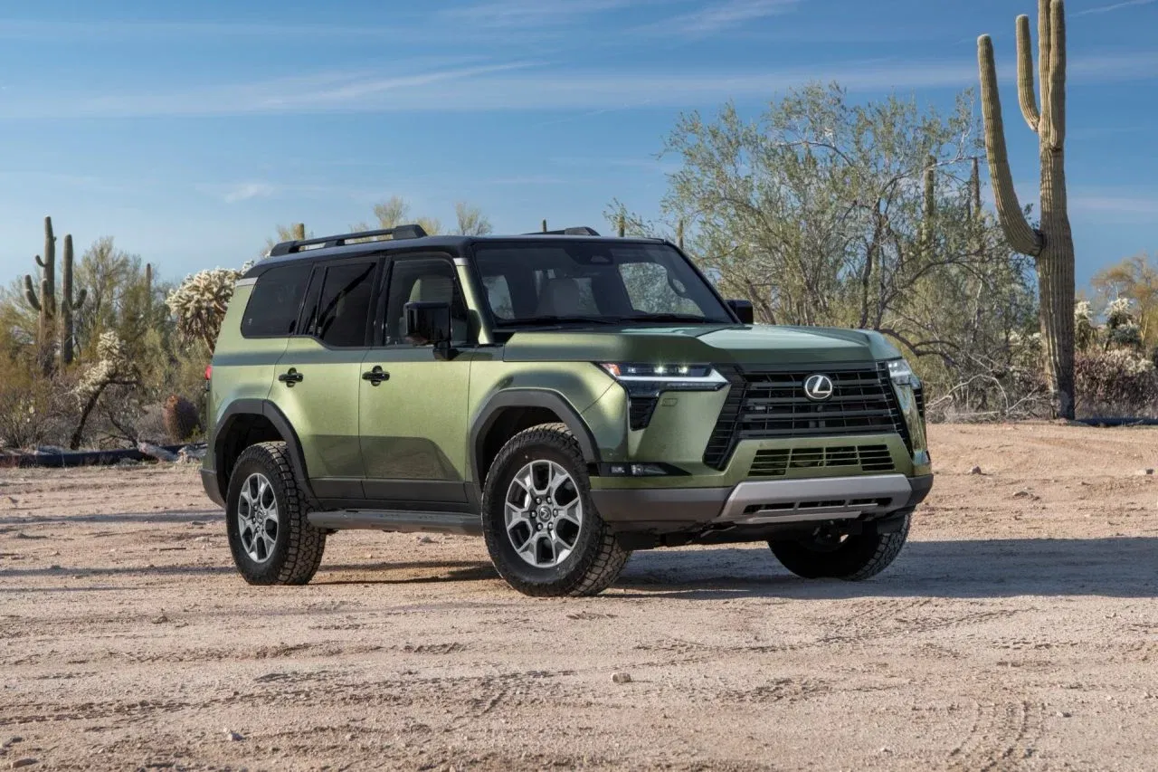 El Lexus GX 2025 destaca por su robustez y diseño audaz, ideal para el off-road. El Lexus GX 2025 destaca por su robustez y diseño audaz, ideal para el off-road.