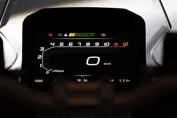 Pantalla digital detallada del Linhai ADV Buck 125.