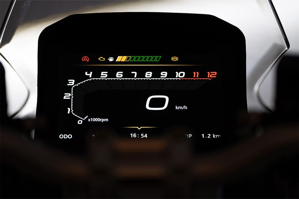 Pantalla digital detallada del Linhai ADV Buck 125.