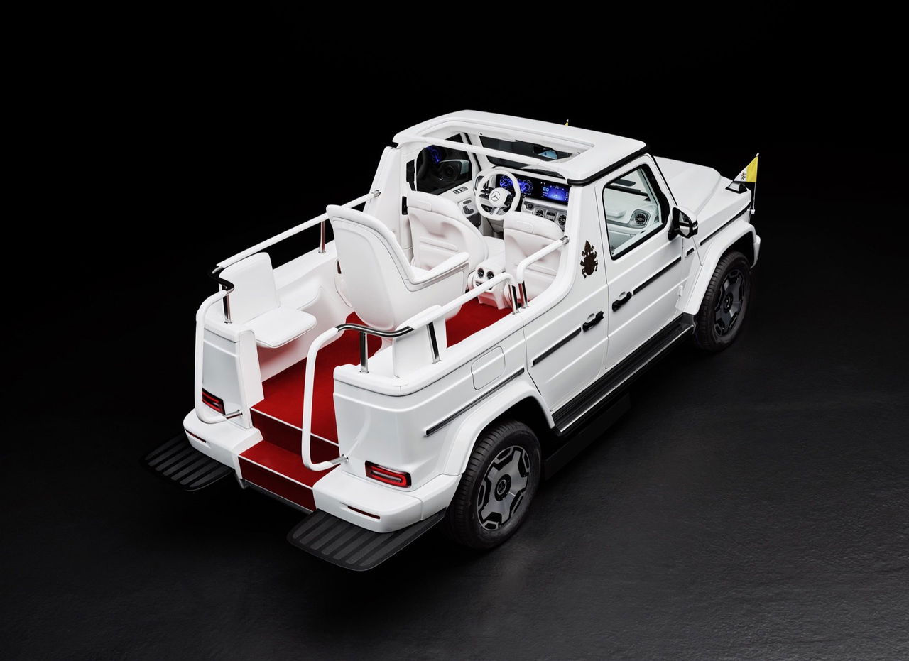 El Papa Francisco utiliza este Mercedes Clase G renovado para sus apariciones. 