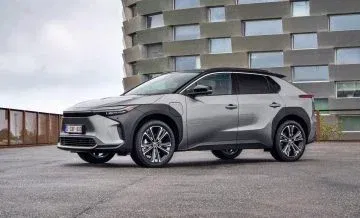 El Toyota bZ4X es un SUV eléctrico de diseño moderno y aerodinámico. El Toyota bZ4X es un SUV eléctrico de diseño moderno y aerodinámico.