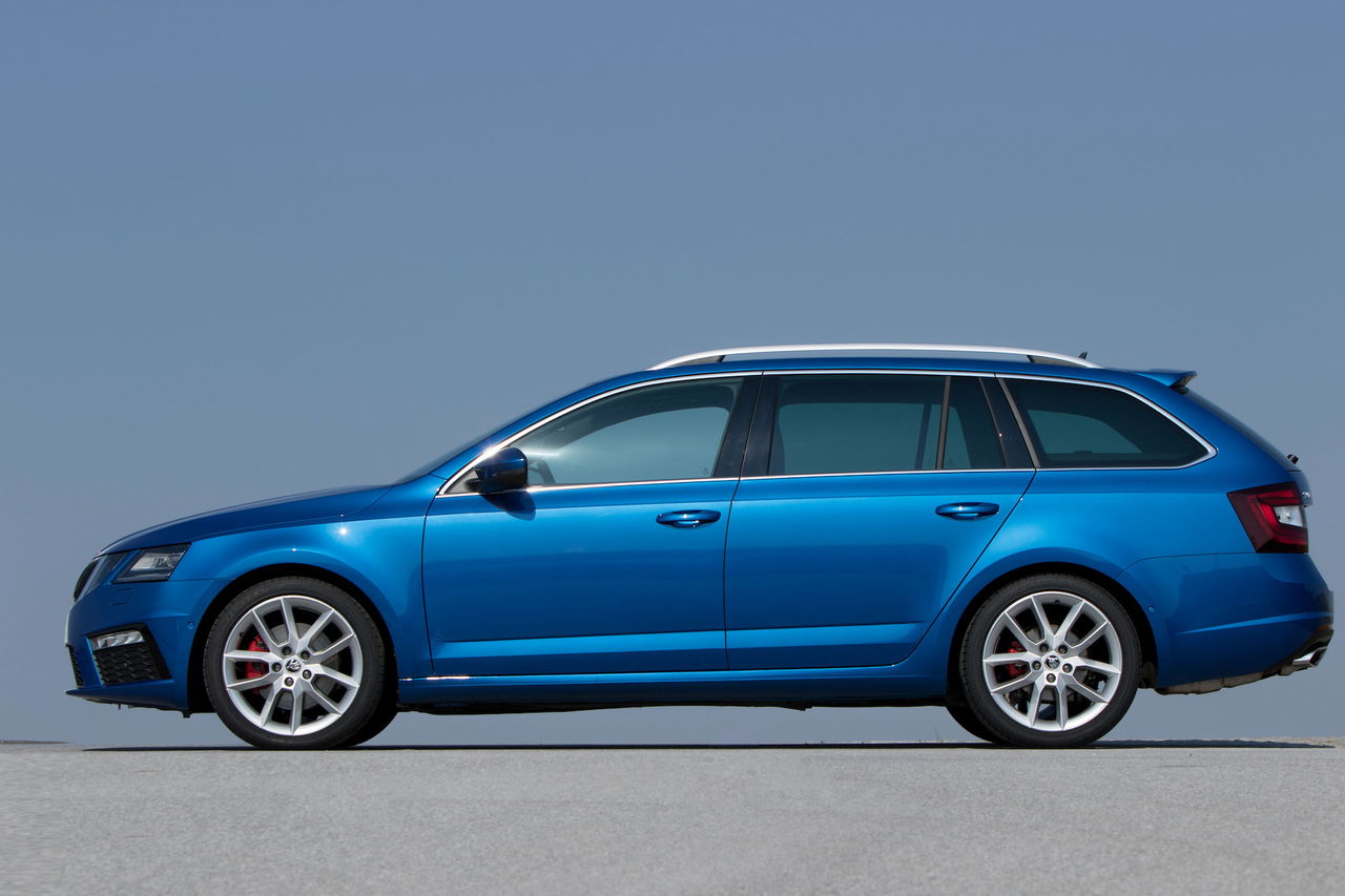 Skoda Octavia Combi RS TDI, con un diseño llamativo y deportivo.