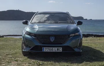 El nuevo Peugeot 308 SW 2024 impresiona con su diseño elegante y aerodinámico.