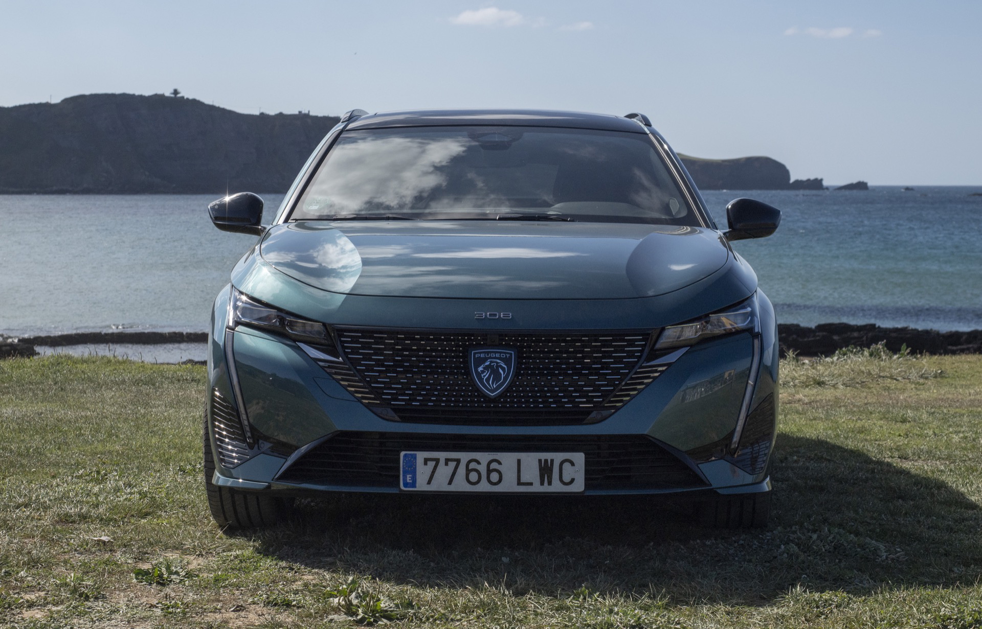 El nuevo Peugeot 308 SW 2024 impresiona con su diseño elegante y aerodinámico.