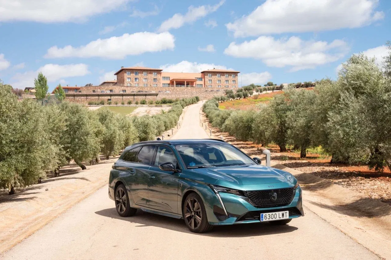 Nuevo Peugeot 308 SW 2024, diseño moderno y aerodinámico. Nuevo Peugeot 308 SW 2024, diseño moderno y aerodinámico.