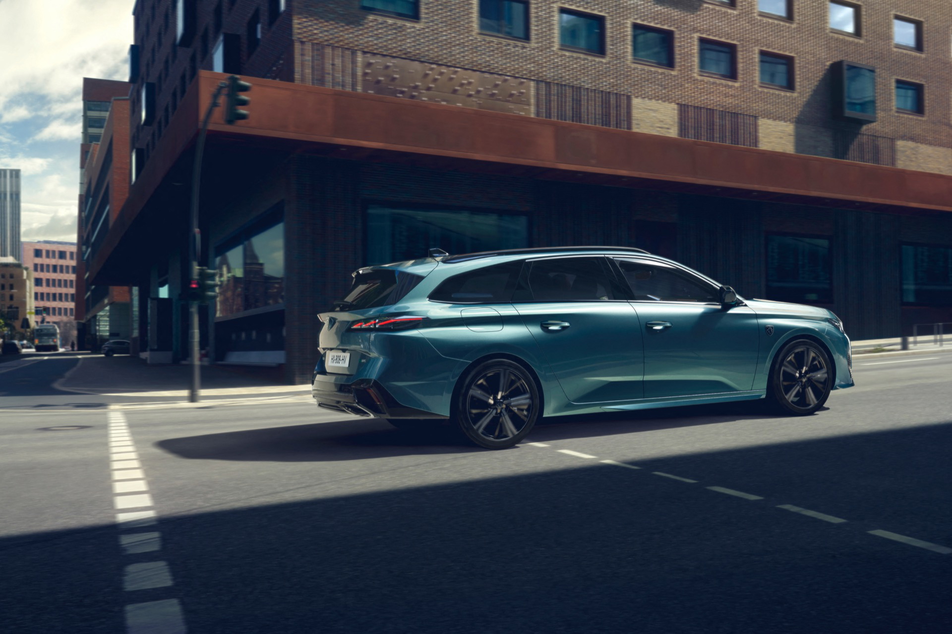 El Peugeot 308 SW 2024 combina un diseño moderno con funcionalidad y espacio. Ideal para familias.