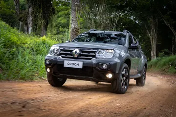 Renault Duster Oroch en acción, mostrando su robustez y capacidad off-road.