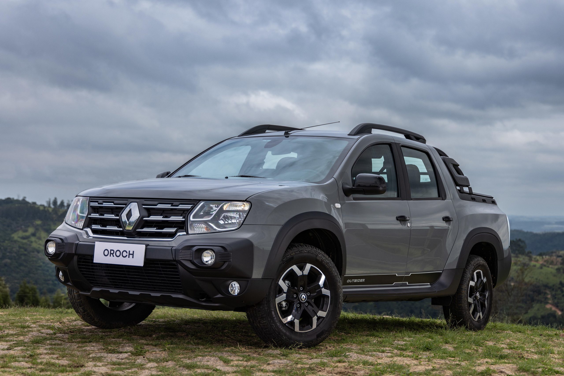Renault Duster Oroch Outsider, ideal para aventuras y trabajo. Diseño robusto.