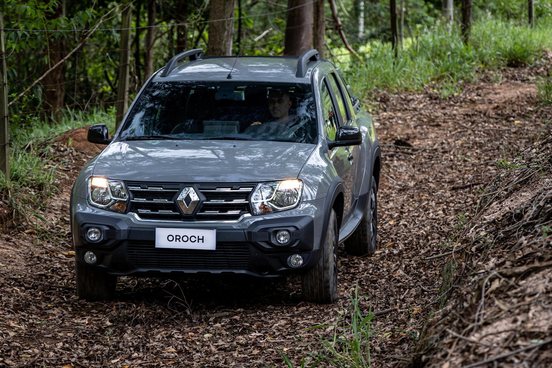 El Renault Duster Oroch Outsider se desenvuelve con agilidad en terrenos difíciles.