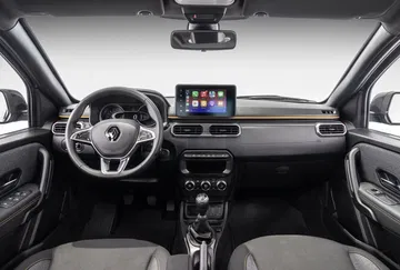 Interior funcional y moderno del Renault Oroch, con un diseño ergonómico.