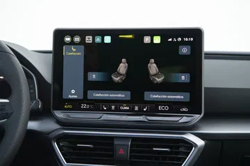 Pantalla digital de control del sistema de infoentretenimiento del LEON EHYBRID.