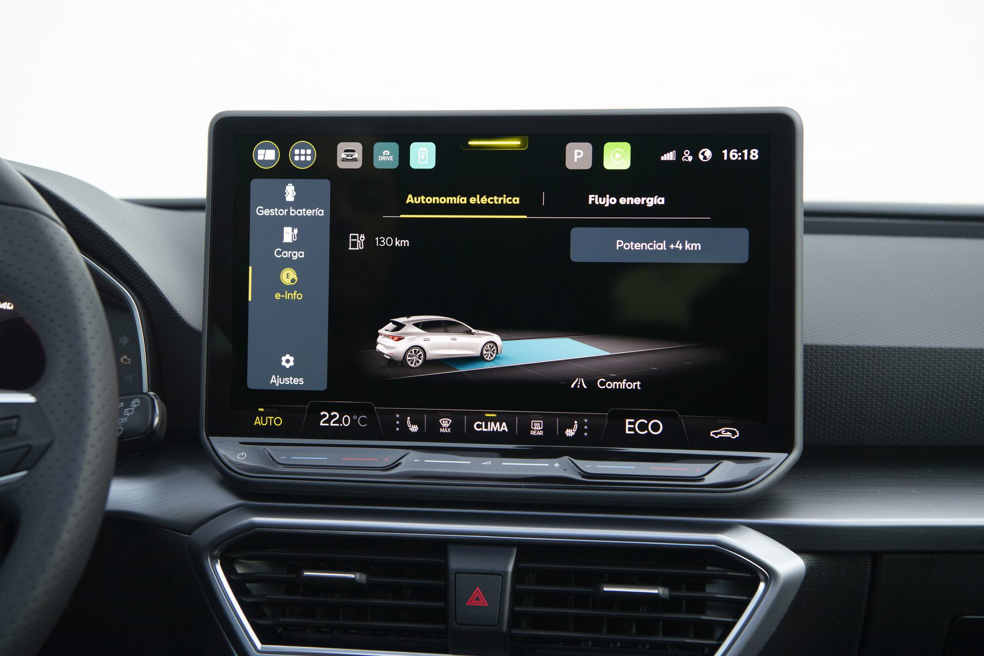 Pantalla digital del SEAT León E-Hybrid, moderna y funcional.