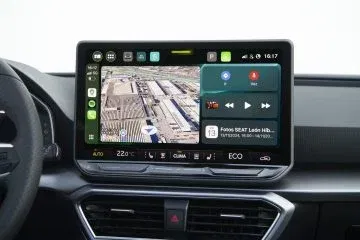 Pantalla central del LEON EHYBRID, con interfaz moderna y funciones avanzadas. Pantalla central del LEON EHYBRID, con interfaz moderna y funciones avanzadas.