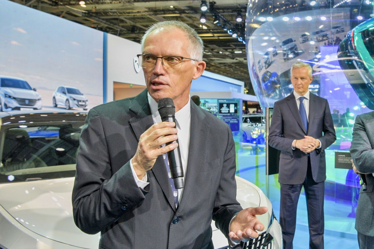 Carlos Tavares expone su visión sobre la industria automotriz en París.