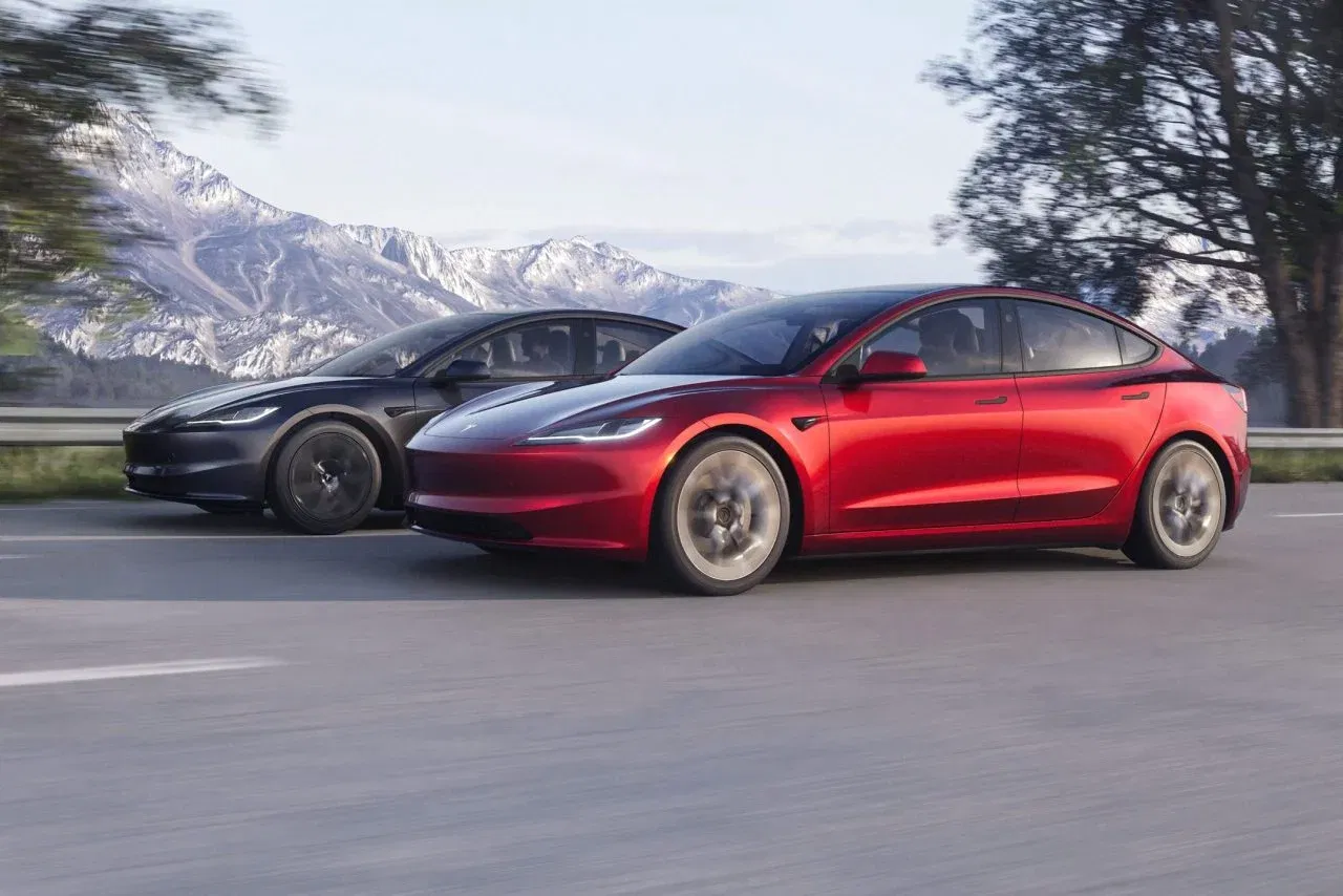 <h3>Estudio: 92% de compradores de eléctricos decide motor de su próximo coche</h3><br /> 2 Los Tesla Model 3 y Model Y, líderes de ventas en Europa, en plena acción.