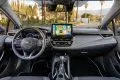 Interior modernizado del Toyota Corolla, con tecnología intuitiva y acabados premium.