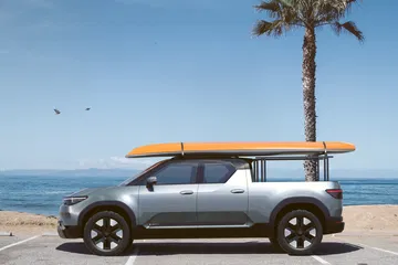 El Toyota EPU Concept destaca por su diseño moderno y funcional, ideal para aventuras al aire libre.