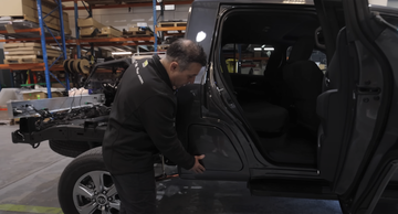 Un Toyota Land Cruiser se transforma en una máquina todoterreno impresionante.