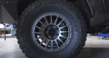 Detalle de la llanta modificada para el todoterreno del Toyota Land Cruiser.