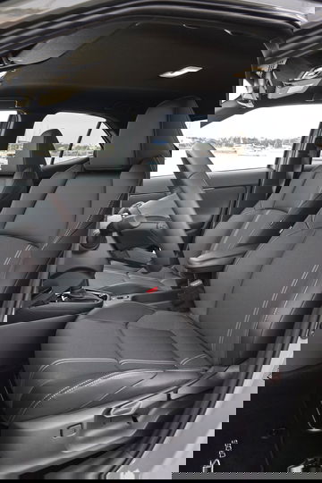 Asientos ergonómicos y de calidad que destacan en el Toyota Yaris Cross 4x4.