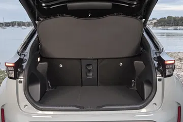 Amplio maletero del Toyota Yaris Cross, ideal para viajes y uso diario. Amplio maletero del Toyota Yaris Cross, ideal para viajes y uso diario.
