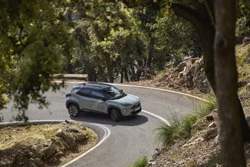 El Toyota Yaris Cross 2024 muestra un diseño dinámico y versátil para la aventura.