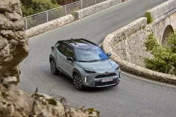 El Toyota Yaris Cross 2024 combina estilo y eficiencia, ideal para la ciudad y aventura. El Toyota Yaris Cross 2024 combina estilo y eficiencia, ideal para la ciudad y aventura.
