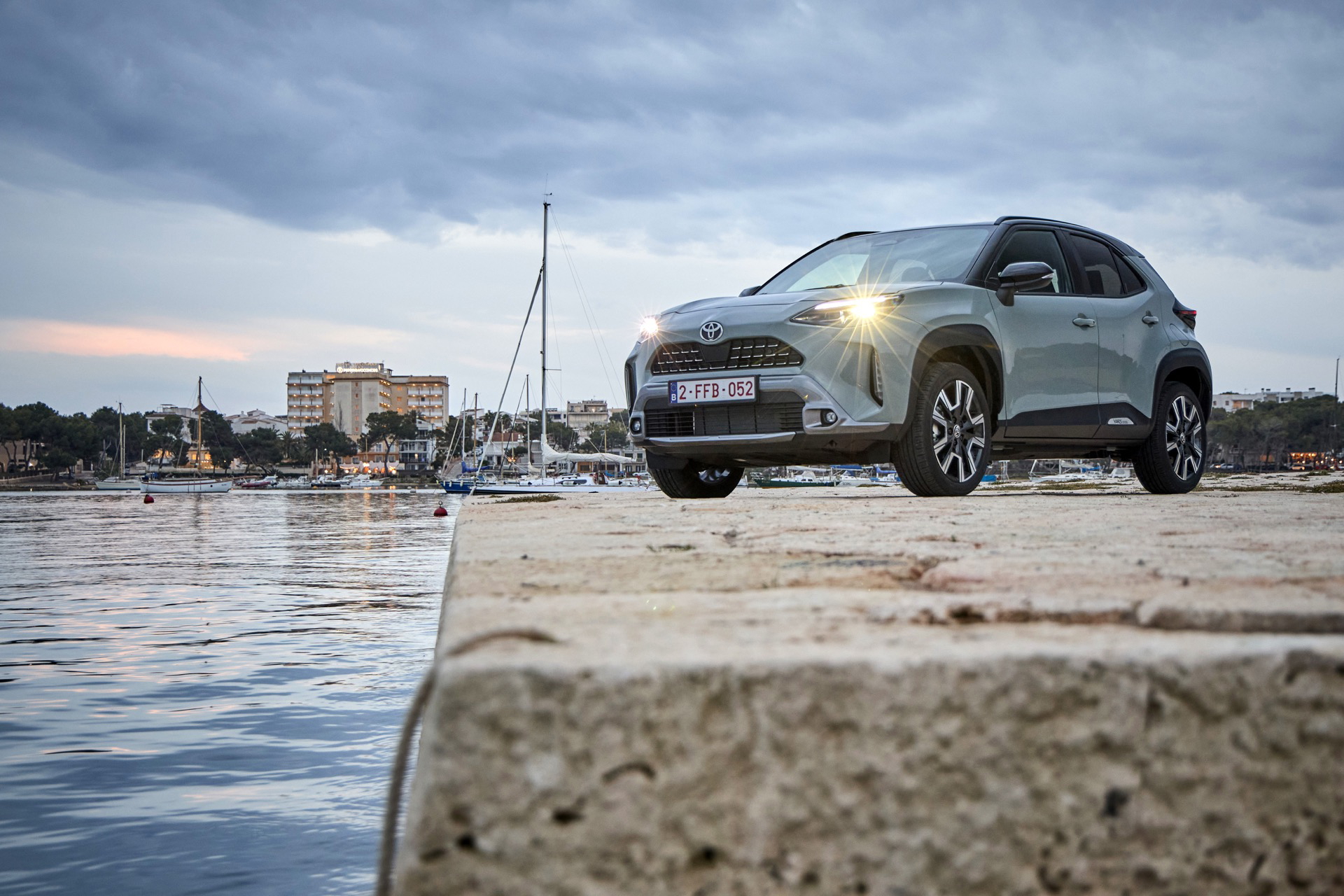 El Toyota Yaris Cross 2024 presenta un diseño actualizado y atractivo, ideal para la ciudad.