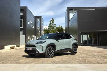 El Toyota Yaris Cross 2024 destaca por su diseño moderno y robusto.