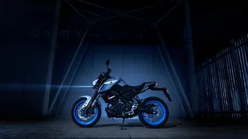 La Yamaha MT-125 2025 destaca por su diseño agresivo y moderno, ideal para pilotos novatos.