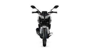 Frontal de la Yamaha MT125 2025, destacando su diseño agresivo y moderno.