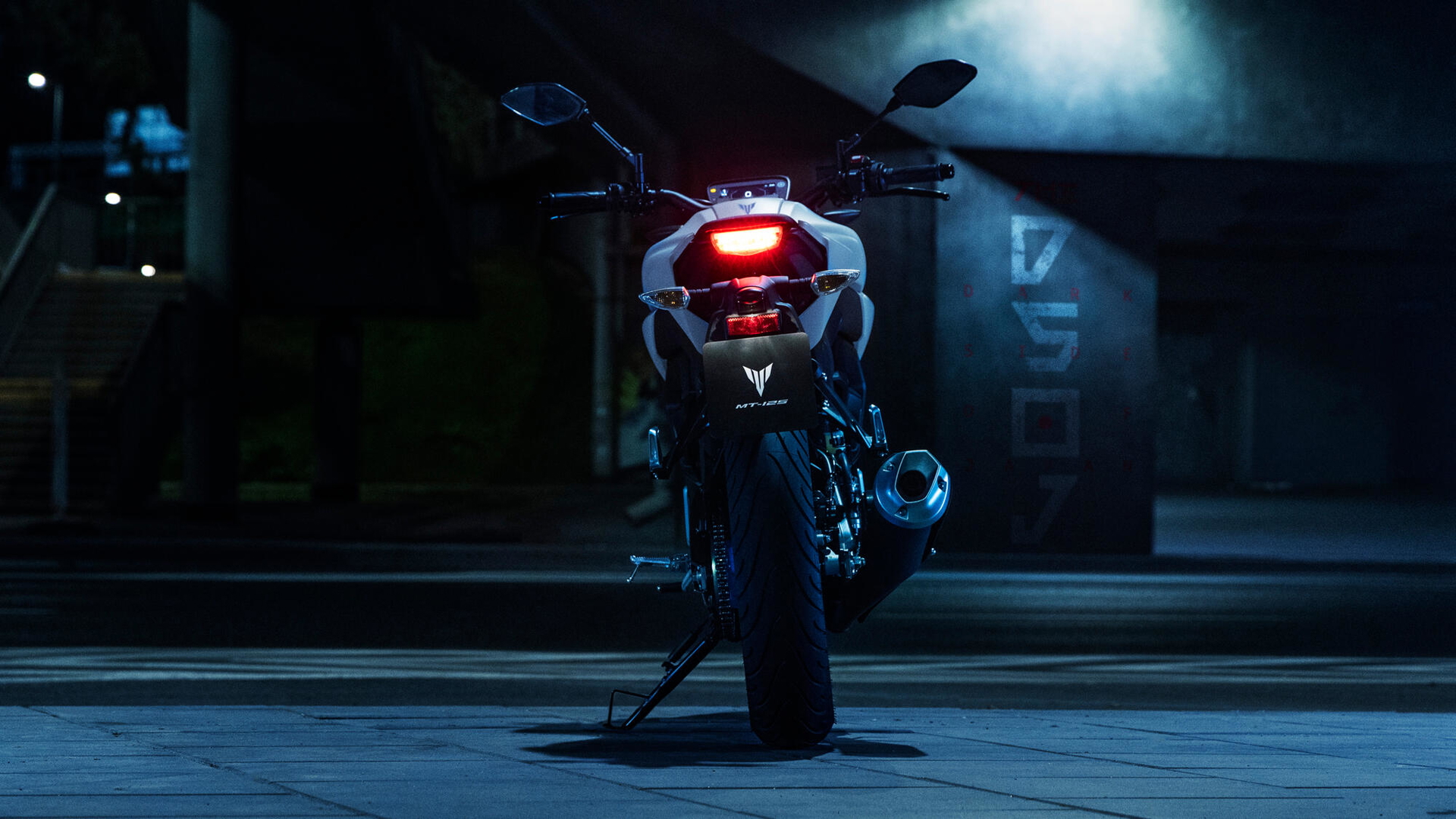 La Yamaha MT-125 2025 destaca por su diseño moderno y deportivo.
