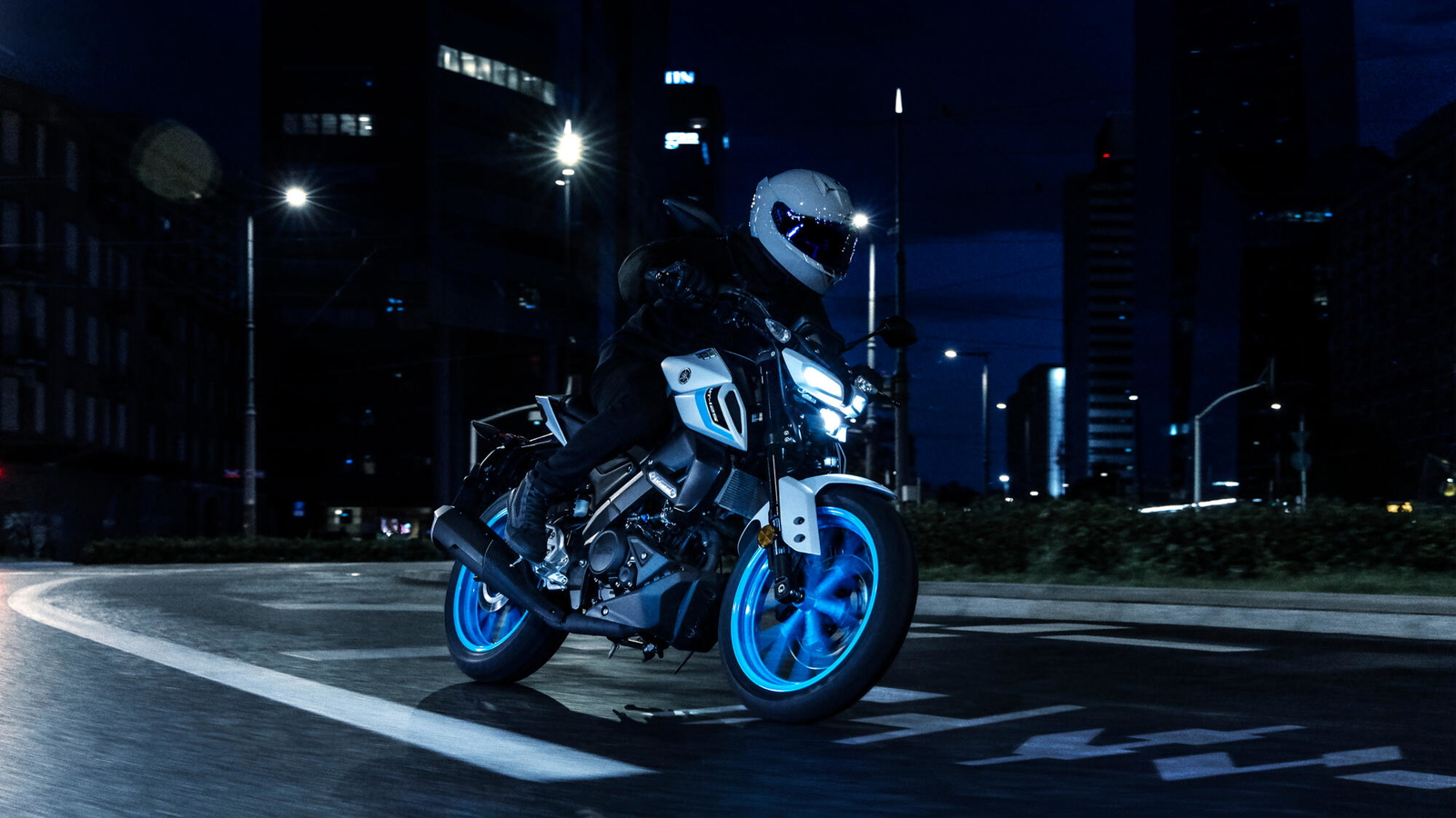 La Yamaha MT125 2025 presenta un diseño audaz y agresivo, ideal para la ciudad.