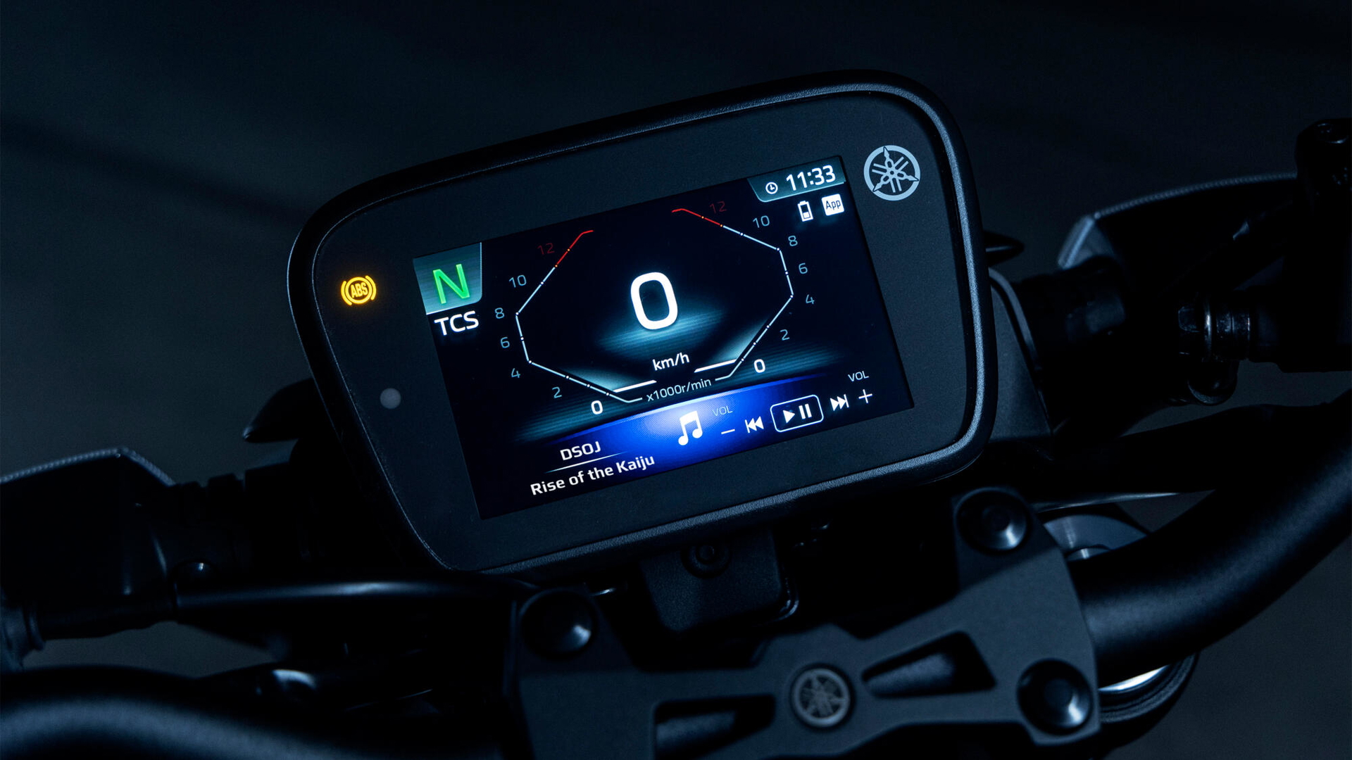 Pantalla digital de la Yamaha MT125 2025, ofreciendo información clara y precisa al piloto.