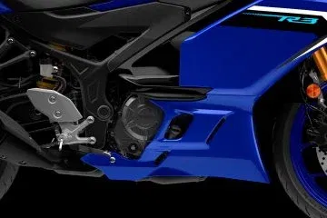 Vista del motor de la Yamaha R3 2025, destacando su diseño compacto y eficiente. Vista del motor de la Yamaha R3 2025, destacando su diseño compacto y eficiente.