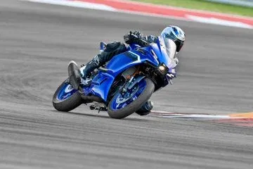 La Yamaha R3 2025, con 42 CV, es una deportiva ágil y versátil ideal para el A2. La Yamaha R3 2025, con 42 CV, es una deportiva ágil y versátil ideal para el A2.