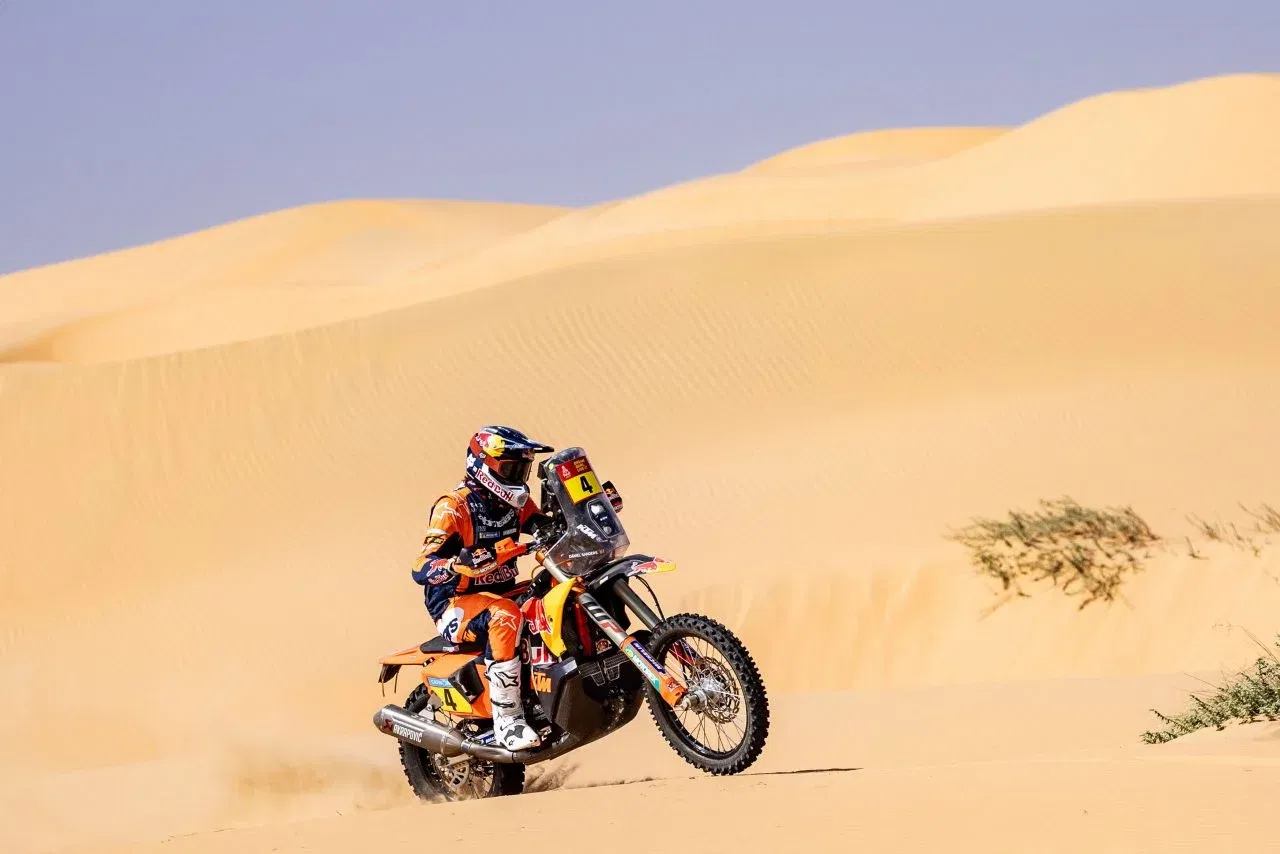 <h3>Tosha Schareina consigue victoria de etapa; Daniel Sanders se lleva el tuareg</h3><br /> 2 Daniel Sanders durante el Dakar 2025