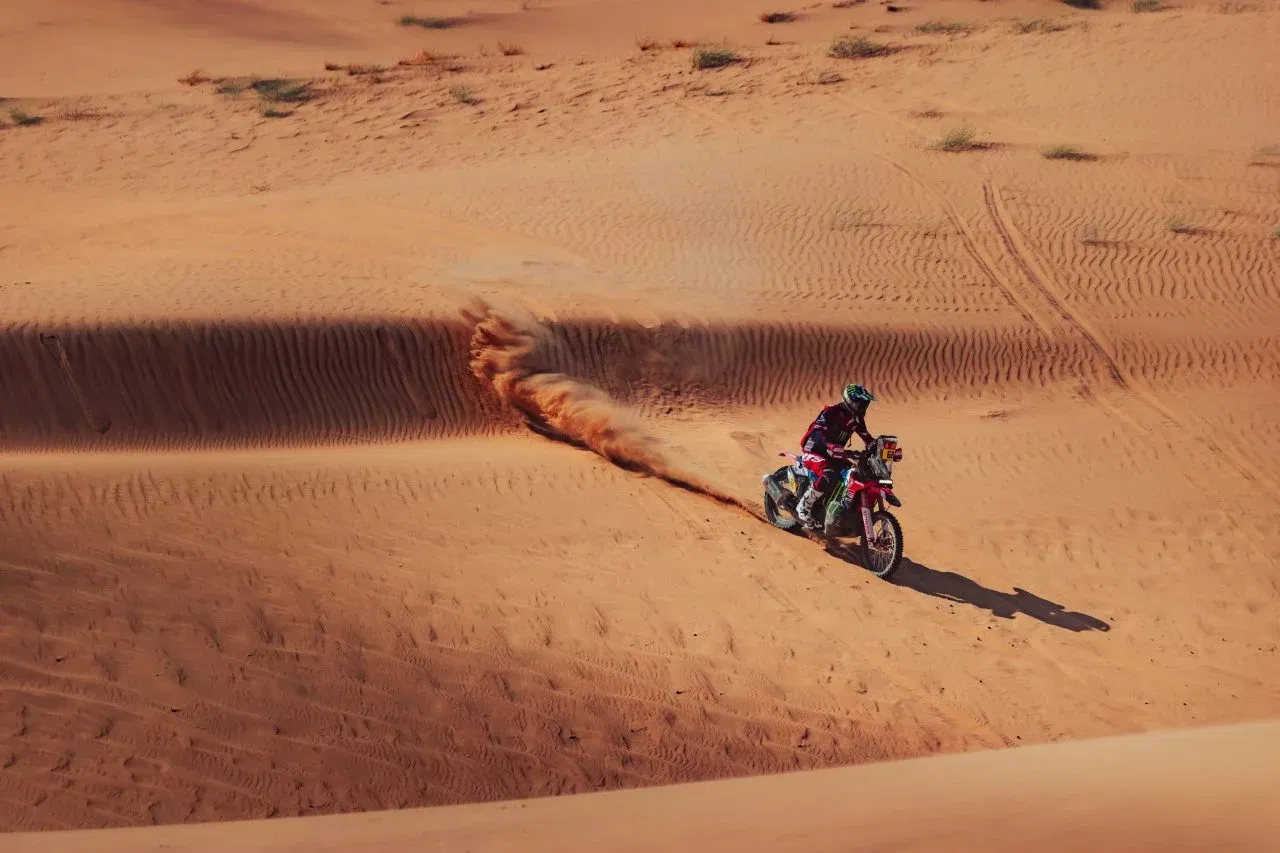 <h3>Daniel Sanders sostiene a KTM y logra el mejor tiempo en la Etapa de 48 Horas</h3><br /> 2 Rally Dakar 2025