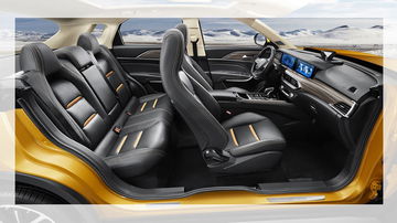 Interior del SUV compacto con asientos cómodos y diseño moderno.