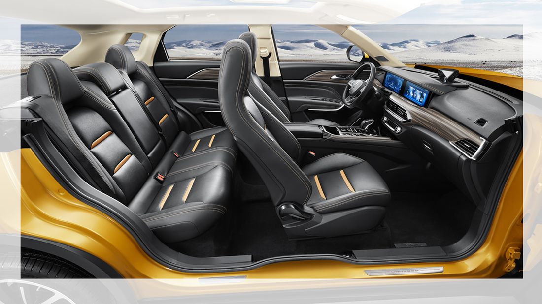 Interior del SUV compacto con asientos cómodos y diseño moderno.