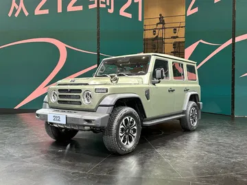 Parece un Toyota Land Cruiser clásico, pero es un todoterreno compacto ideal para España.