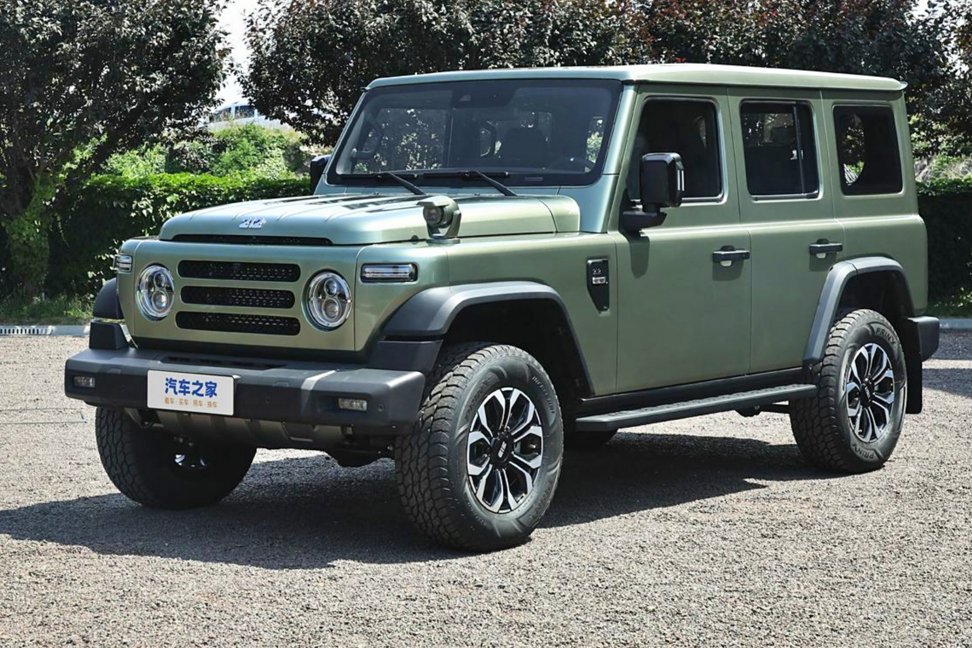 Parece un Toyota Land Cruiser clásico, pero es un compacto 4x4 accesible.