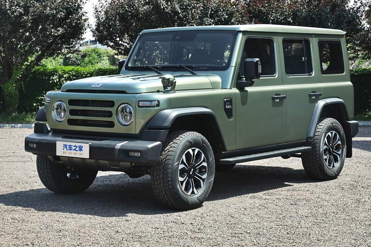 Parece un Toyota Land Cruiser clásico, pero es un compacto 4x4 accesible.