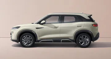 Vista lateral del nuevo crossover eléctrico de BYD, mostrando un diseño moderno y atractivo. Vista lateral del nuevo crossover eléctrico de BYD, mostrando un diseño moderno y atractivo.