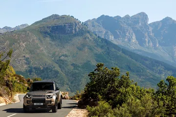 El Defender Octa combina potencia y estilo, ideal para el 4x4 extremo.