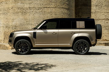 Defender Octa, imponente y robusto, ideal para el 4x4 extremo. Defender Octa, imponente y robusto, ideal para el 4x4 extremo.