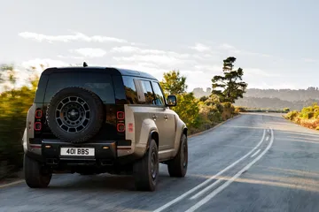 Defender Octa: robusto y listo para la aventura off-road.
