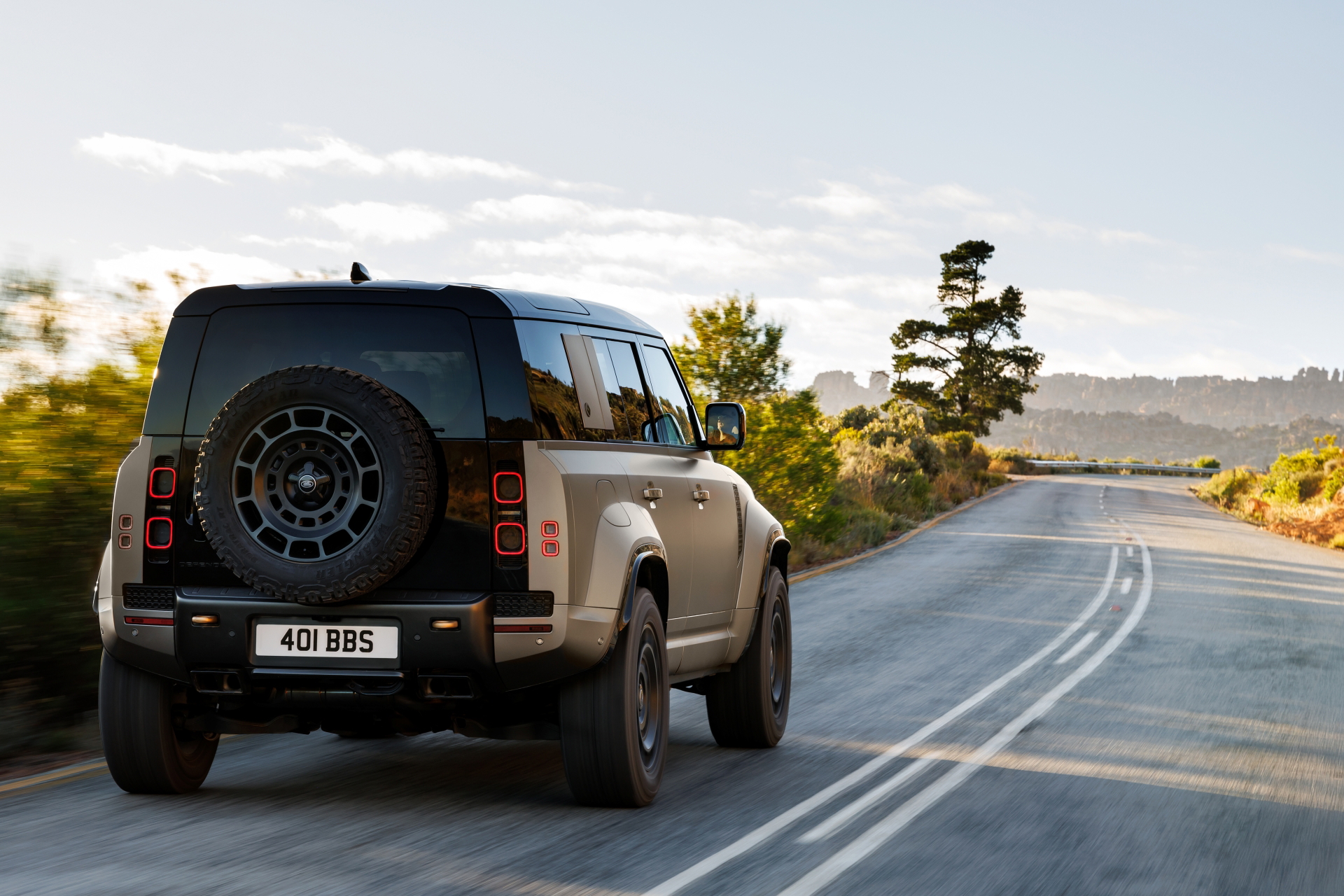 Defender Octa: robusto y listo para la aventura off-road.